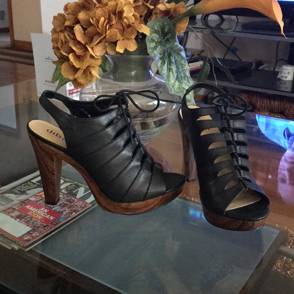 Black Platforms - image 1